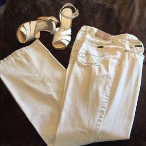 Squeeze Jeans Pale Beige Color